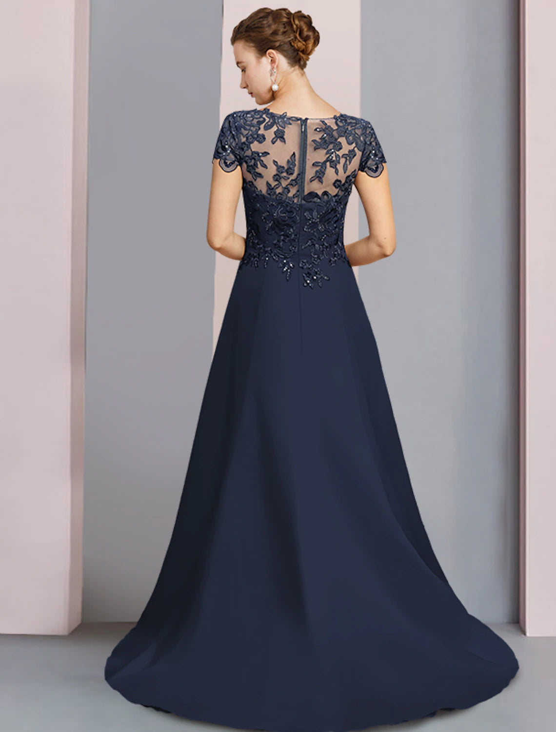wholesale  A-Line Mother of the Bride Dress Formal Wedding Guest Party Elegant Scoop Neck Sweep / Brush Train Satin Lace Short Sleeve with Sequin Appliques