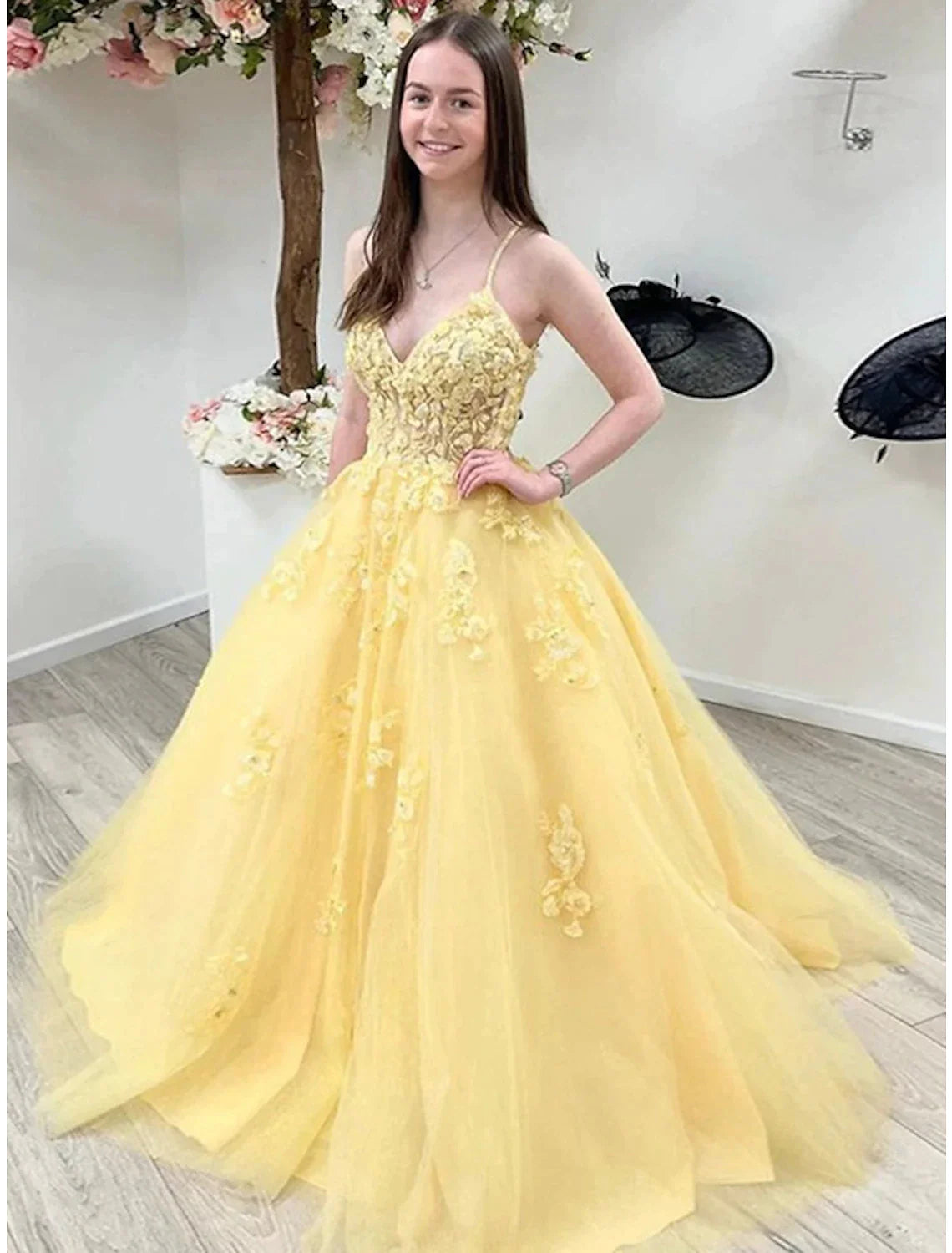 Wholesa Ball Gown Prom Dresses Princess Dress Formal Floor Length Sleeveless V Neck Tulle Backless with Pleats Appliques