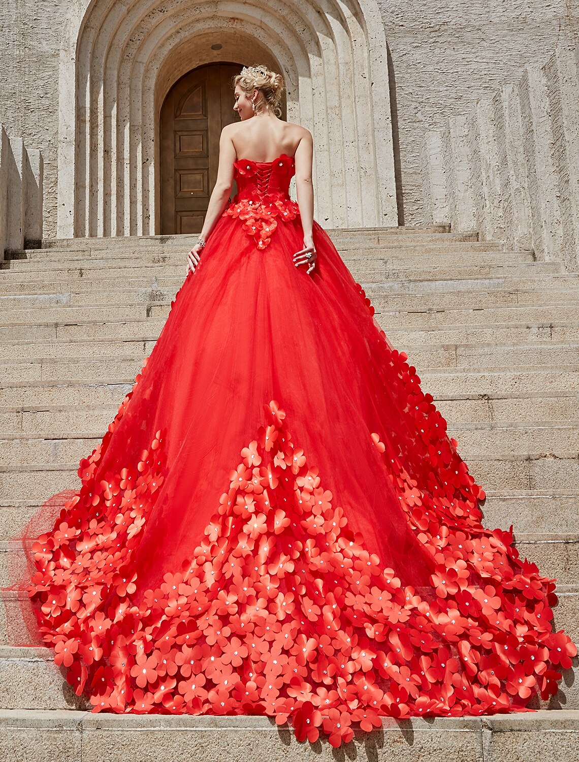 wholesale  Engagement Fall Formal Wedding Dresses Open Back Ball Gown Square Neck Strapless Chapel Train Lace Bridal Gowns With Crystals Flower Summer Wedding Party
