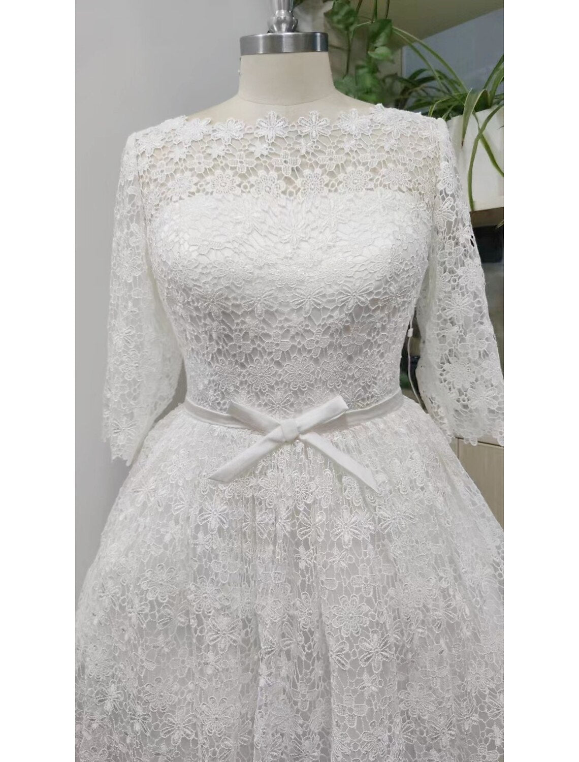 Wholesa Reception Vintage 1940s / 1950s Simple Wedding Dresses Wedding Dresses A-Line Illusion Neck 3/4 Length Sleeve Tea Length Lace Bridal Gowns With Appliques