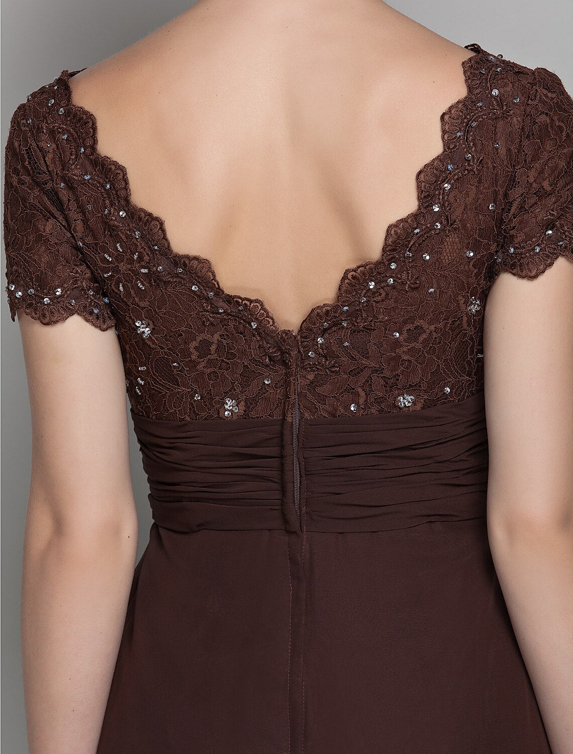 wholesale  Sheath / Column Mother of the Bride Dress Vintage Inspired Scalloped Neckline V Neck Floor Length Chiffon Lace Short Sleeve with Ruched Sequin Crystal Brooch