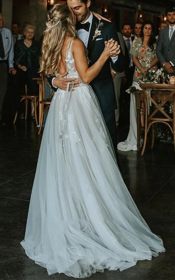 Wholesa A-Line Boho Lace V-Neck Tulle Sleeveless Floor Length Wedding Dress with Appliques