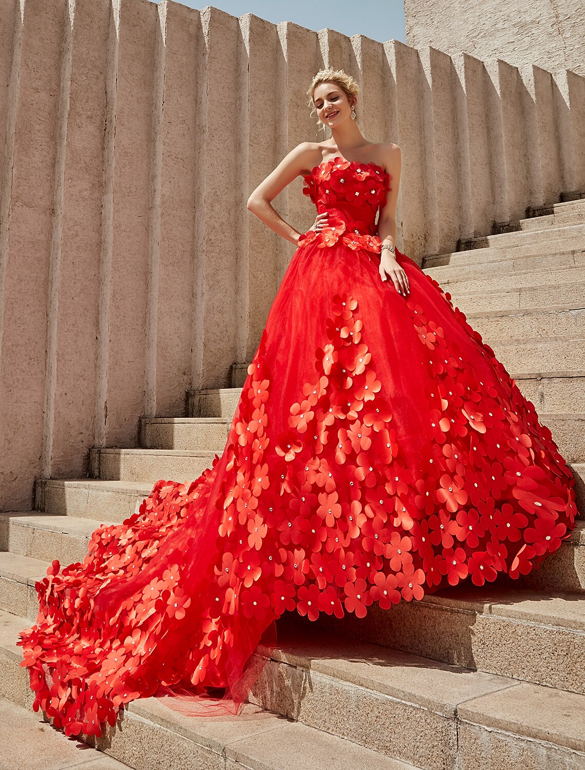 wholesale  Engagement Fall Formal Wedding Dresses Open Back Ball Gown Square Neck Strapless Chapel Train Lace Bridal Gowns With Crystals Flower Summer Wedding Party