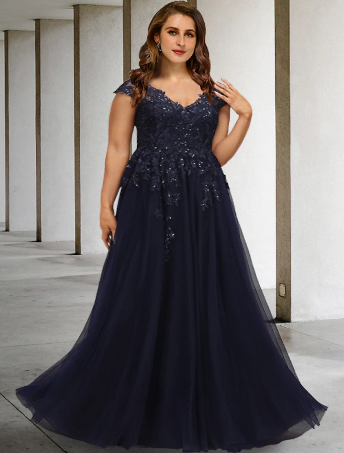 wholesale  A-Line Mother of the Bride Dresses Plus Size Hide Belly Curve Vintage Dress Formal Floor Length Short Sleeve V Neck Tulle with Sequin Appliques