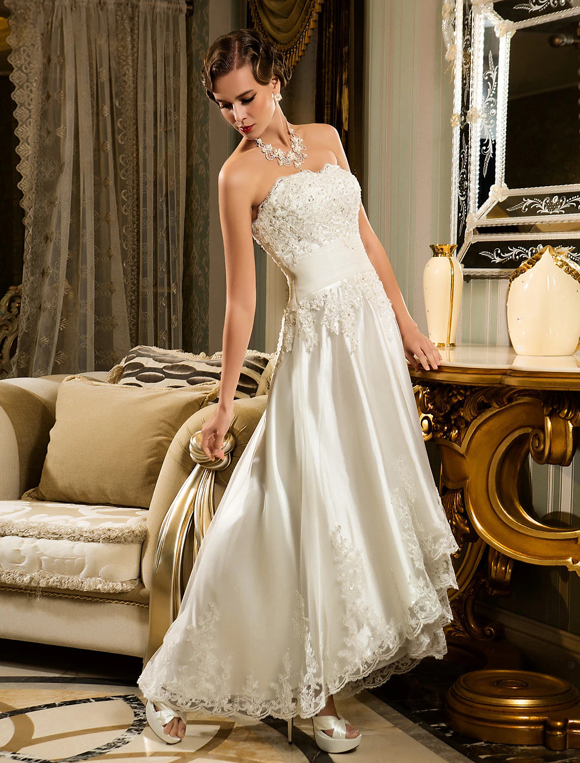 wholesale  Reception Little White Dresses Wedding Dresses A-Line Sweetheart Strapless Asymmetrical Lace Bridal Gowns With Appliques Button