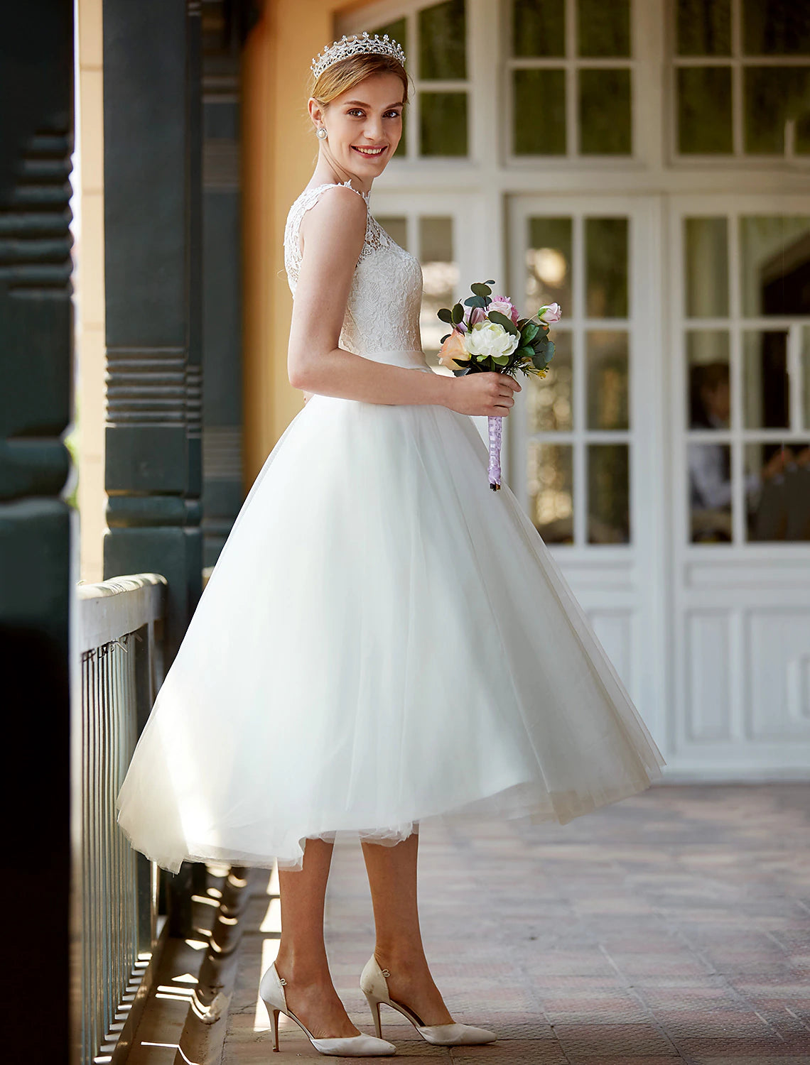 wholesale  Reception Little White Dresses Wedding Dresses A-Line Illusion Neck Sleeveless Tea Length Lace Bridal Gowns With Sashes / Ribbons Buttons
