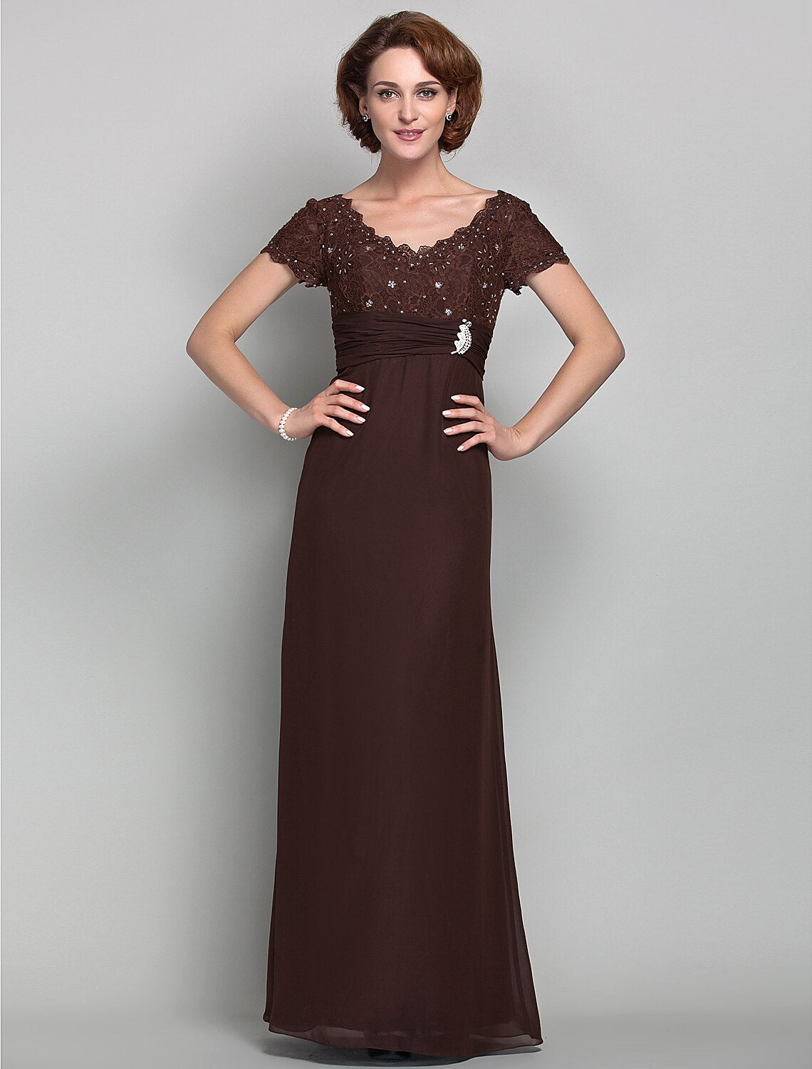 wholesale  Sheath / Column Mother of the Bride Dress Vintage Inspired Scalloped Neckline V Neck Floor Length Chiffon Lace Short Sleeve with Ruched Sequin Crystal Brooch