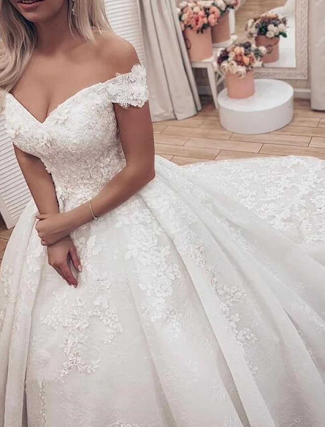 wholesale  Engagement Formal Wedding Dresses Ball Gown Off Shoulder Cap Sleeve Chapel Train Lace Bridal Gowns With Appliques Summer Fall Wedding Party