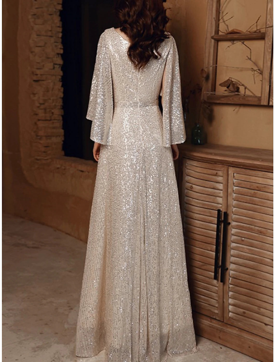 Wholesa Sheath / Column Mother of the Bride Dress Elegant Sparkle & Shine Petite V Neck Floor Length Sequined Half Sleeve with Pleats Crystal Brooch