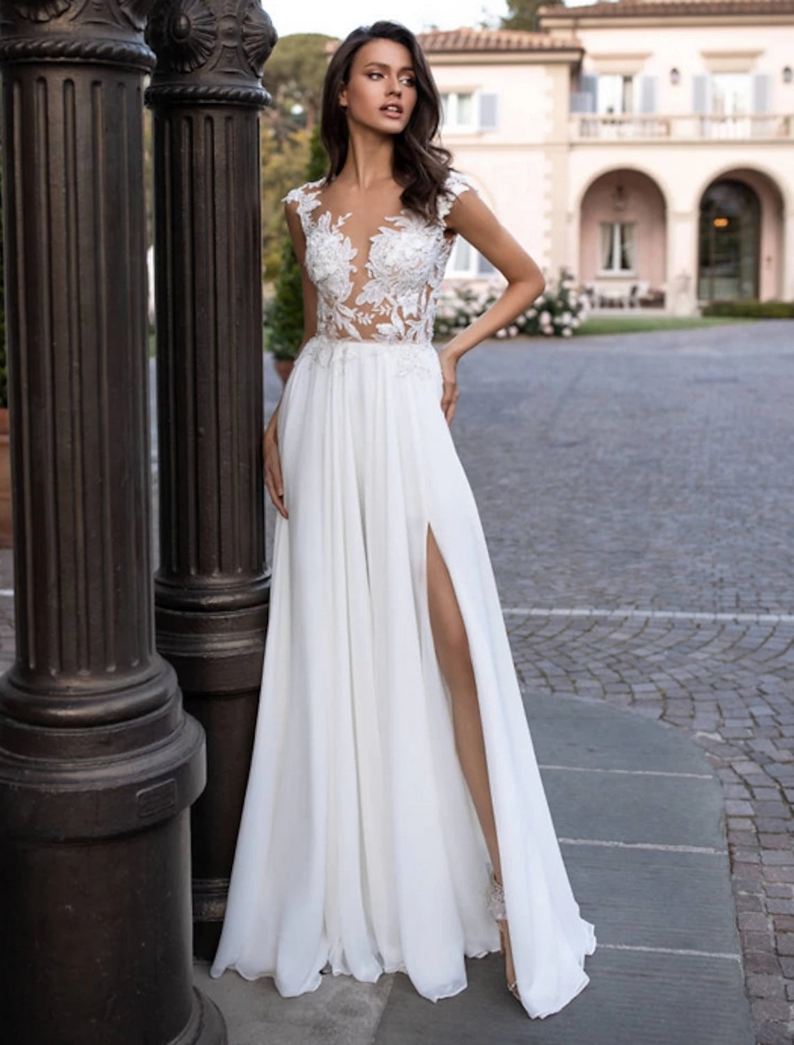 wholesale  Beach Open Back Wedding Dresses A-Line Illusion Neck Cap Sleeve Sweep / Brush Train Chiffon Bridal Gowns With Appliques Split Front