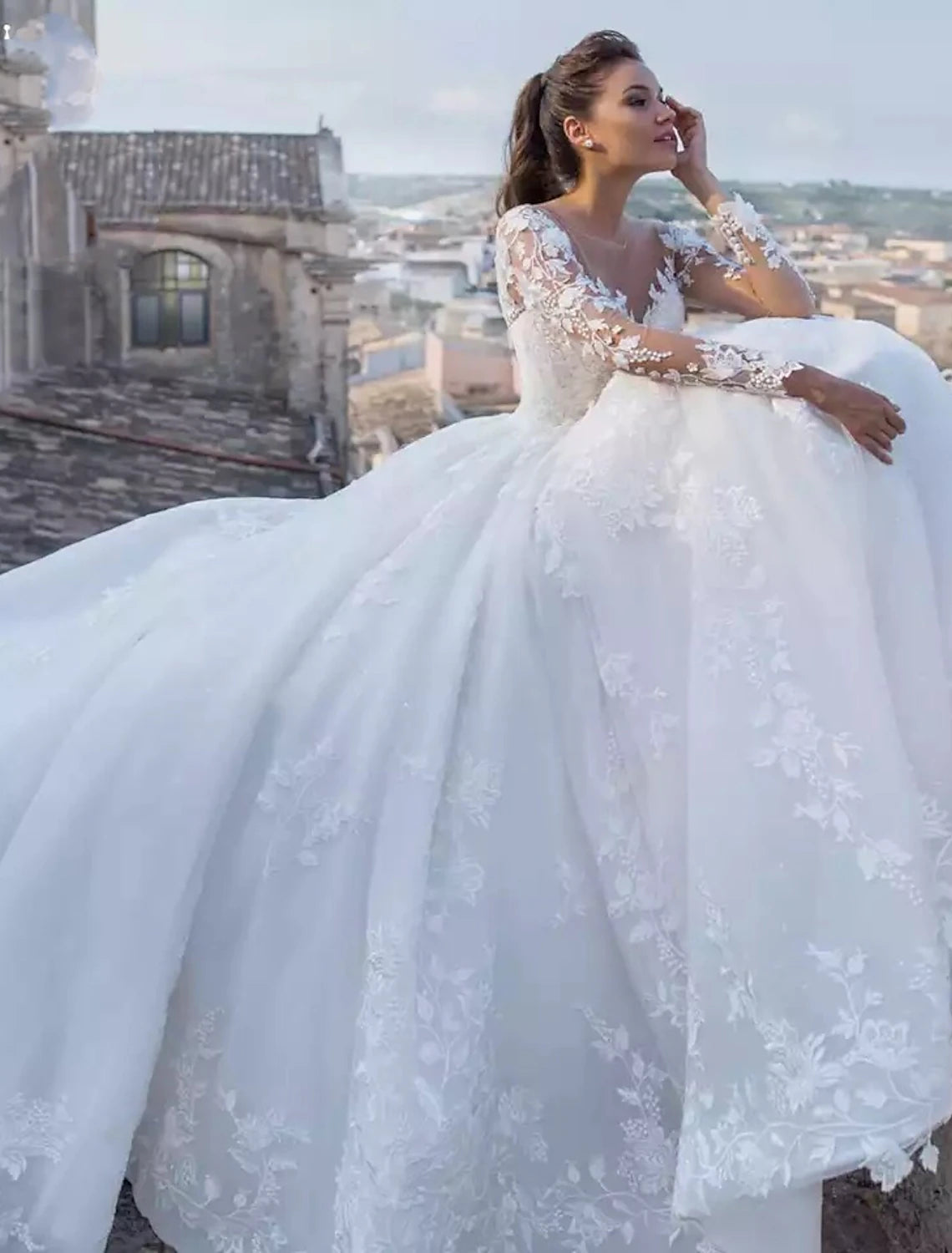 wholesale  Engagement Sexy Fall Formal Wedding Dresses Ball Gown V Neck Long Sleeve Chapel Train Lace Bridal Gowns With Appliques