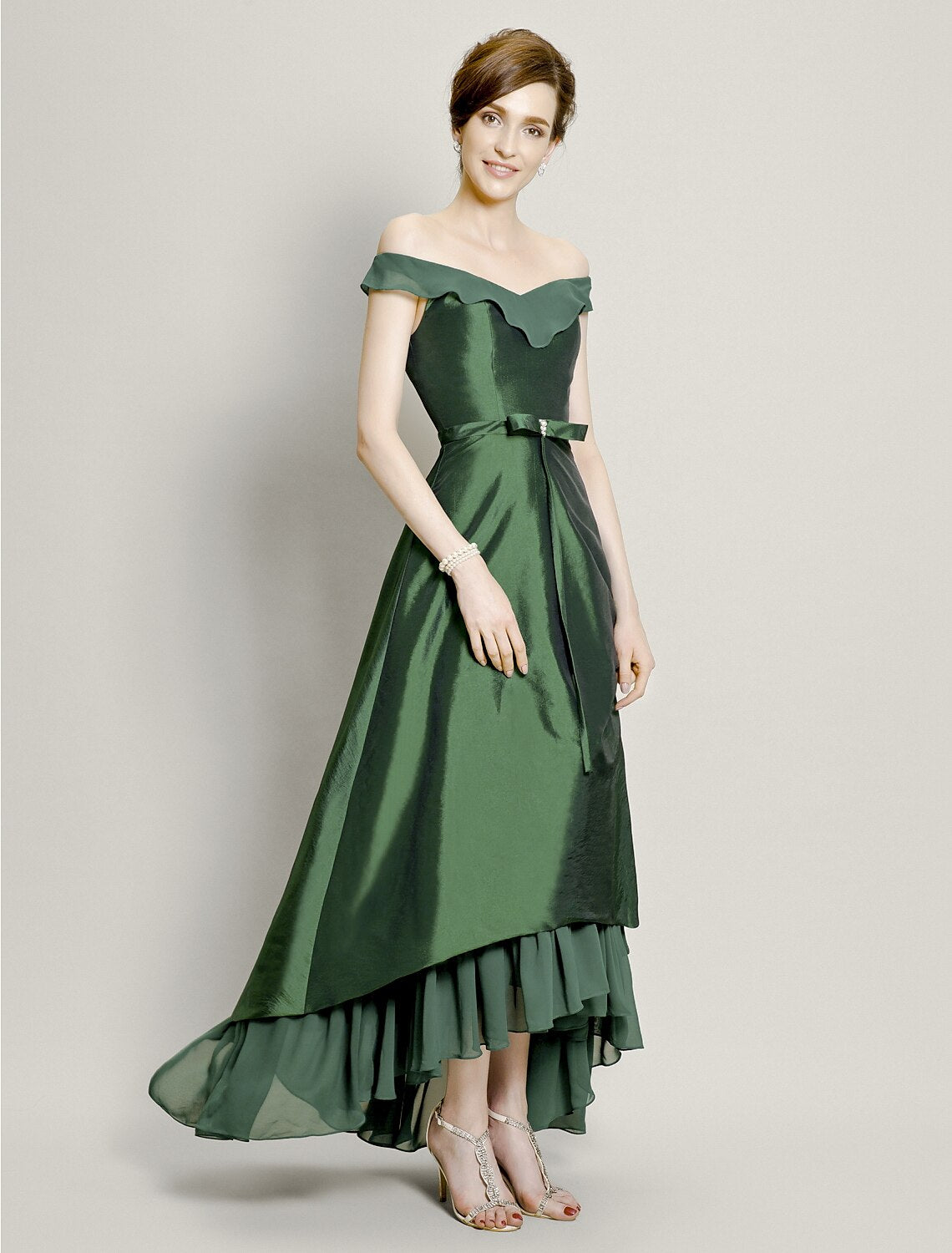 wholesale  A-Line Mother of the Bride Dress Elegant High Low Off Shoulder Asymmetrical Chiffon Taffeta Short Sleeve with Pick Up Skirt Bow(s) Beading