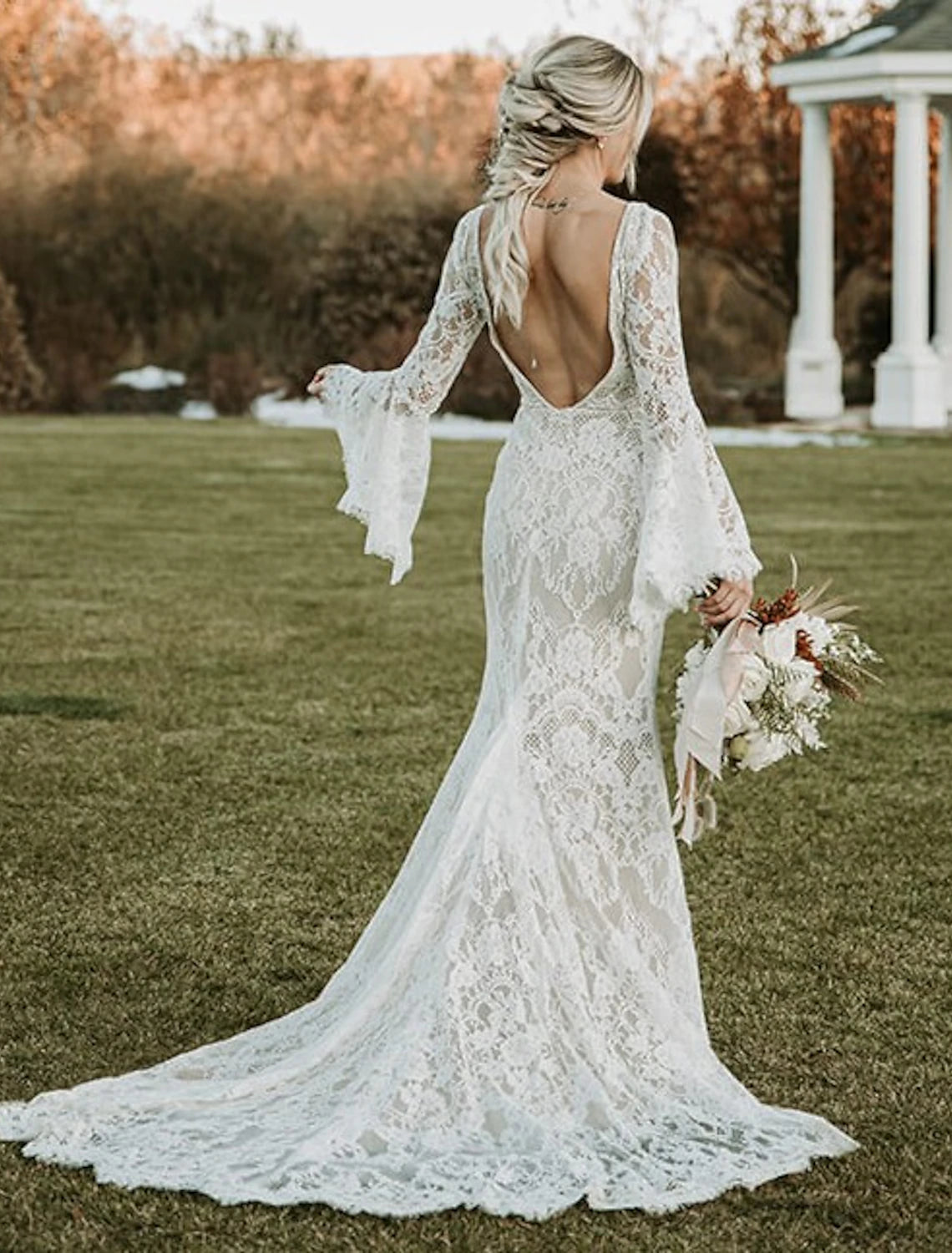 wholesale  Beach Boho Wedding Dresses Mermaid / Trumpet V Neck Long Sleeve Court Train Lace Bridal Gowns With Appliques Solid Color