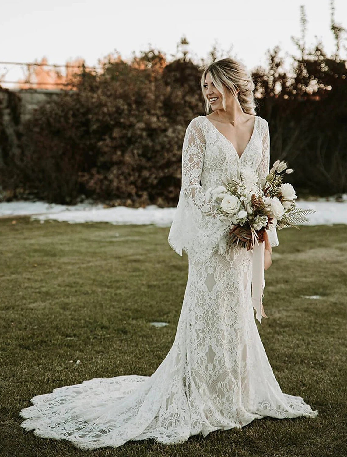 wholesale  Beach Boho Wedding Dresses Mermaid / Trumpet V Neck Long Sleeve Court Train Lace Bridal Gowns With Appliques Solid Color