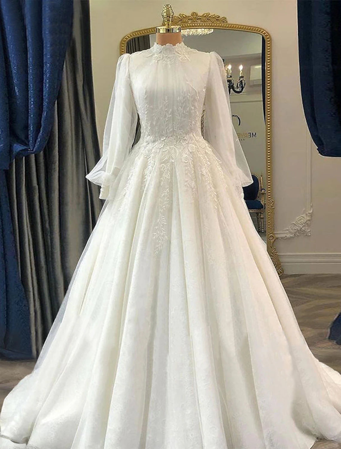 wholesale Engagement Vintage 1940s / 1950s Formal Fall Wedding Dresses Ball Gown High Neck Long Sleeve Court Train Lace Bridal Gowns With Pleats Appliques Summer Wedding Party