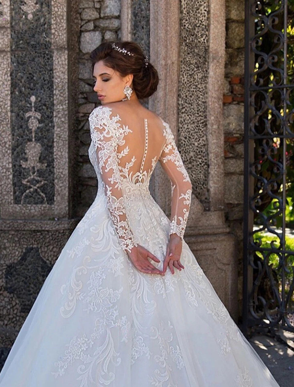 wholesale  Engagement Formal Fall Wedding Dresses Ball Gown Illusion Neck Long Sleeve Court Train Lace Bridal Gowns With Lace Appliques Summer Wedding Party