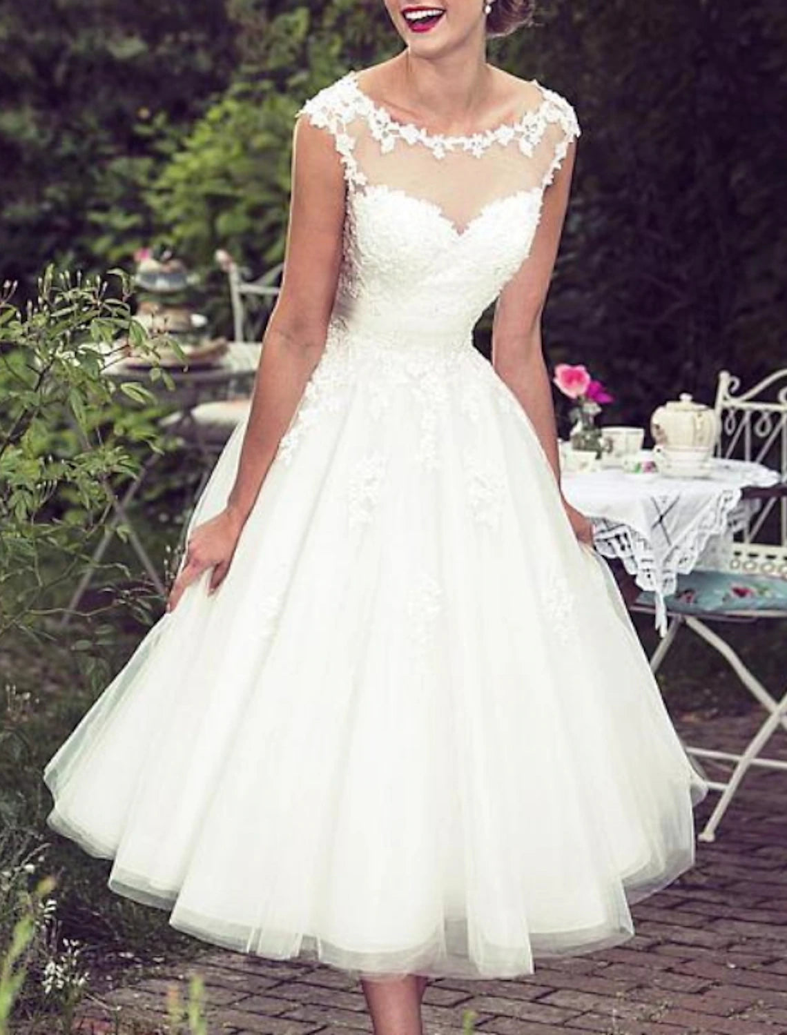 Wholesa Reception Vintage 1940s / 1950s Simple Wedding Dresses Wedding Dresses A-Line Illusion Neck Half Sleeve Tea Length Lace Bridal Gowns With Appliques
