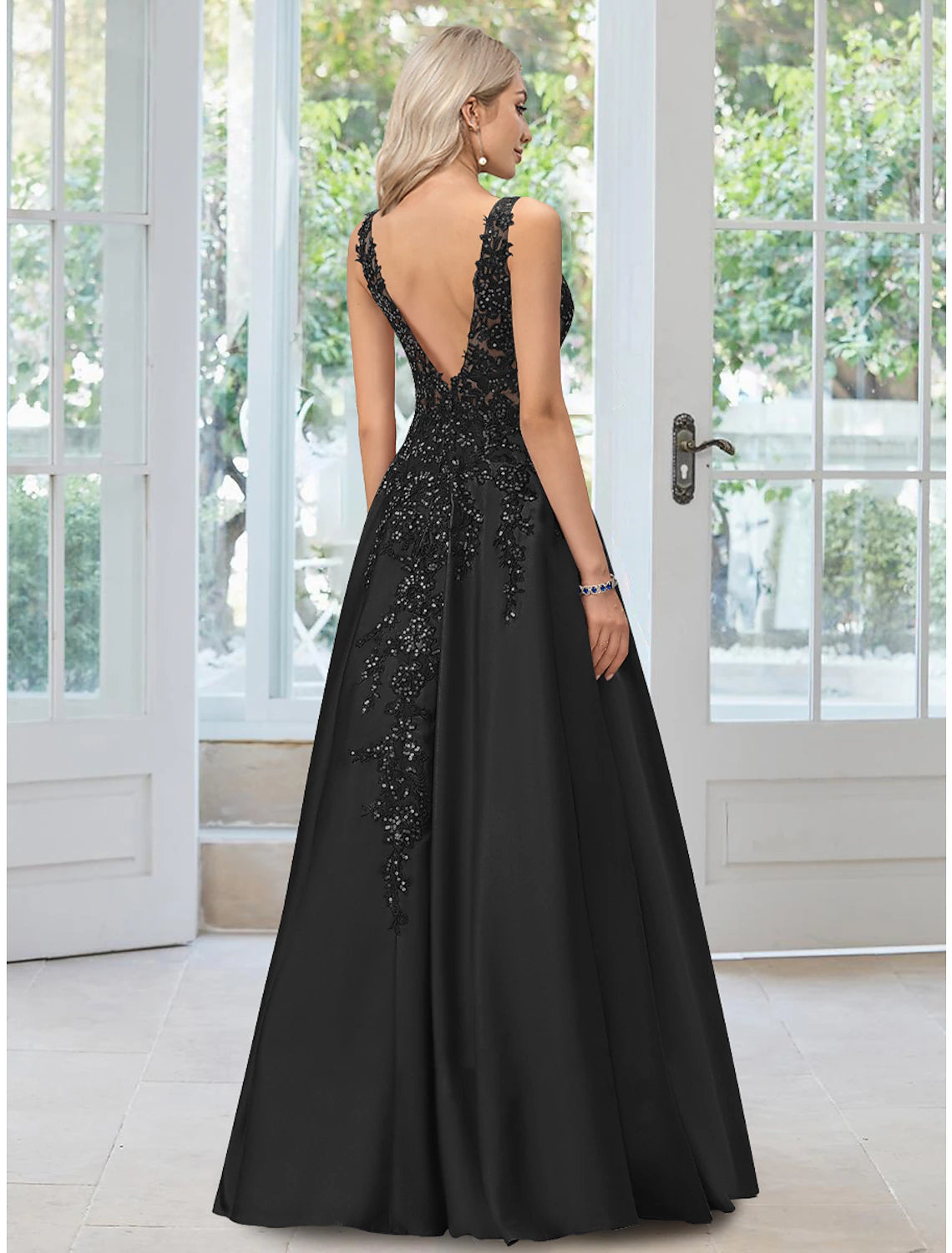 Wholesa A-Line Evening Gown Floral Dress Formal Black Dress Floor Length Sleeveless V Neck Lace with Appliques