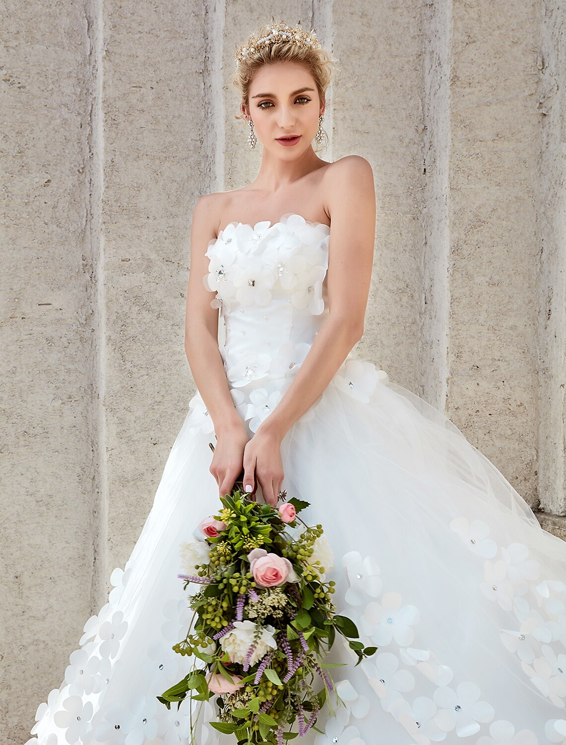 wholesale  Engagement Fall Formal Wedding Dresses Open Back Ball Gown Square Neck Strapless Chapel Train Lace Bridal Gowns With Crystals Flower Summer Wedding Party