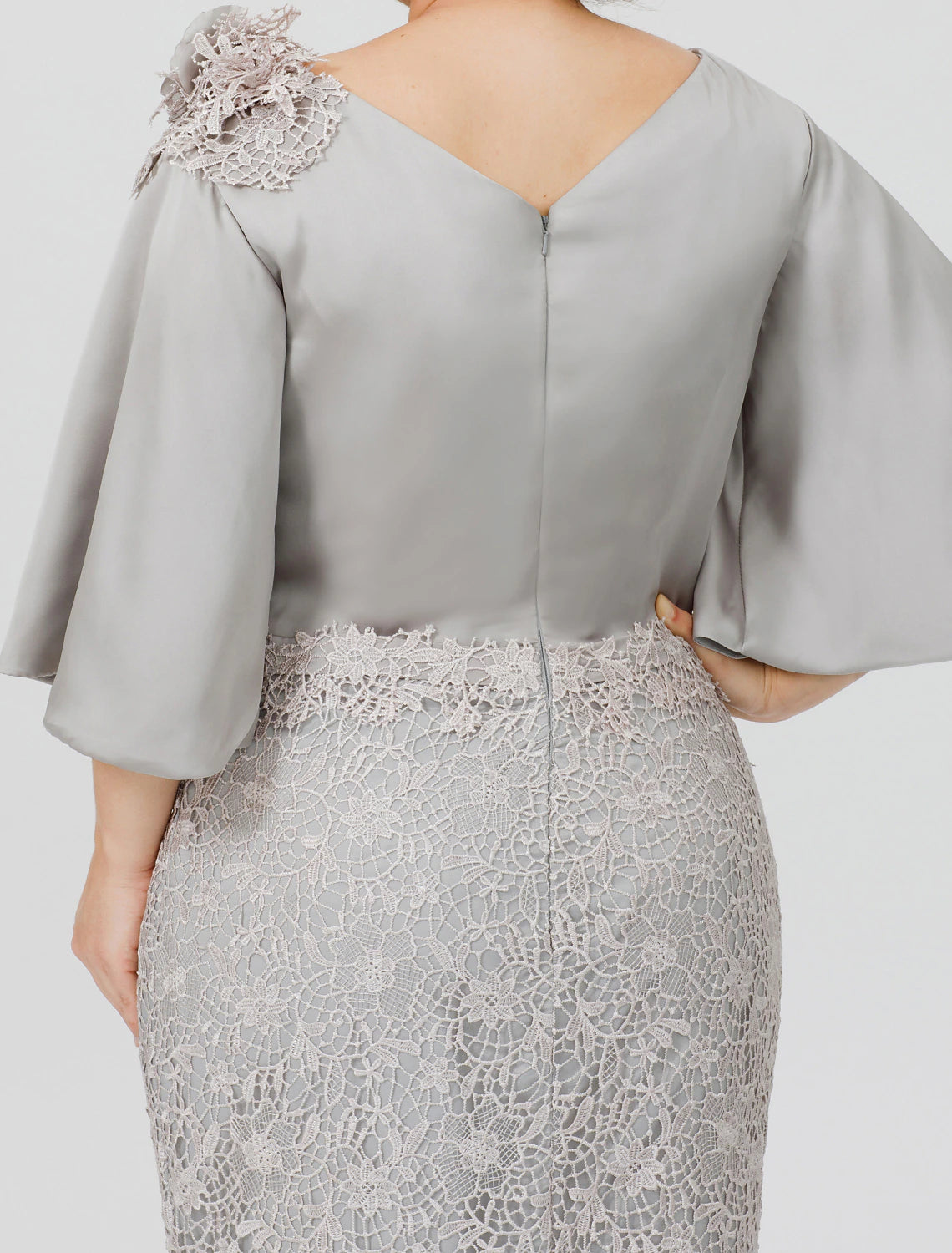 Wholesa  Mermaid / Trumpet Mother of the Bride Dress Plus Size Sexy Cowl Neck Sweep / Brush Train Satin Chiffon Lace Over Satin Half Sleeve No with Appliques