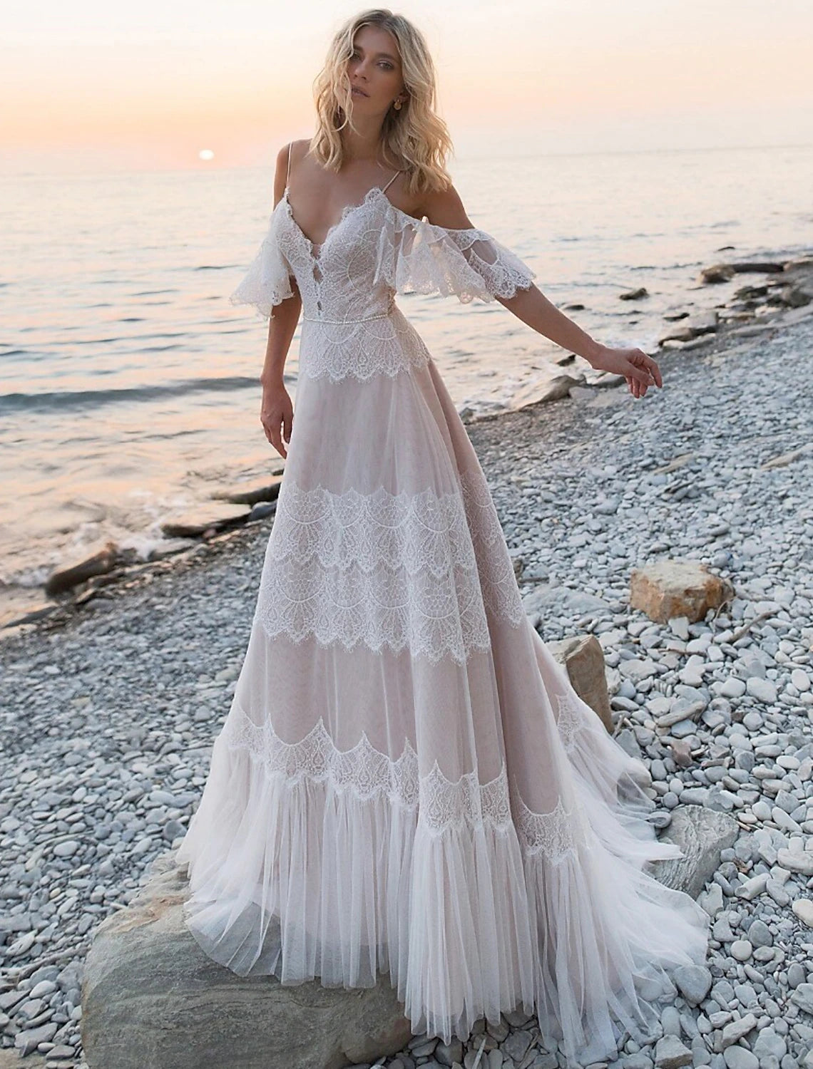 wholesale  Beach Open Back Boho Wedding Dresses A-Line Off Shoulder Camisole Spaghetti Strap Sweep / Brush Train Lace Bridal Gowns With Lace