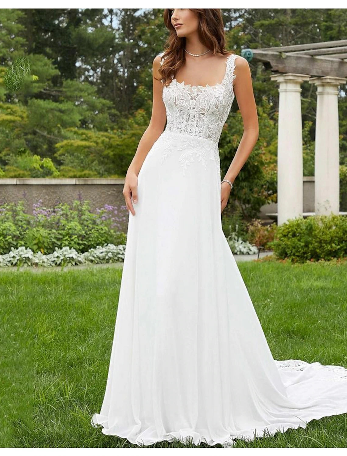 Wholesa Beach Boho Wedding Dresses Sheath / Column Scoop Neck Sleeveless Court Train Chiffon Bridal Gowns With Appliques
