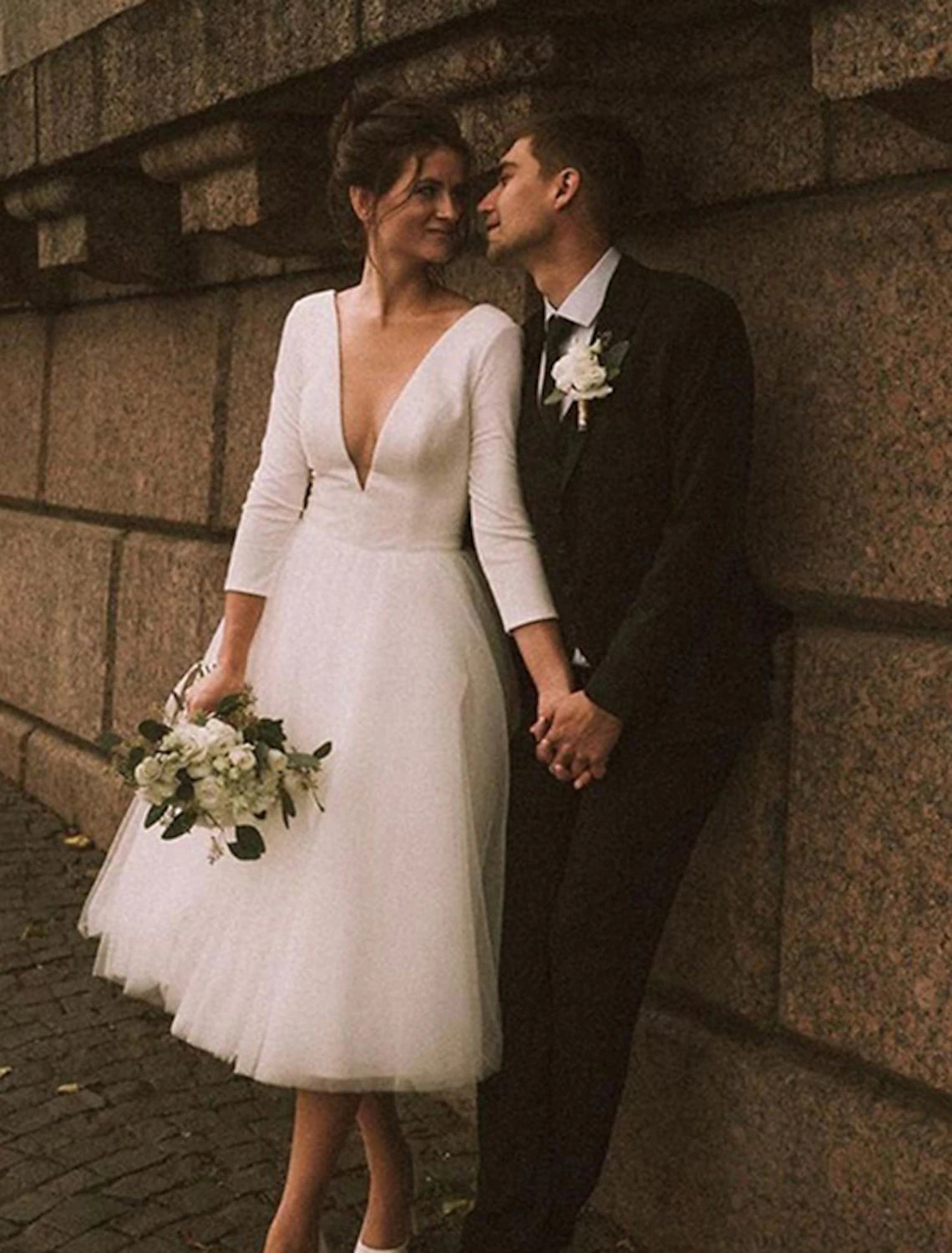 wholesale  eception Vintage 1940s / 1950s Little White Dresses Fall Wedding Dresses A-Line V Neck Long Sleeve Tea Length Satin Bridal Gowns With Solid