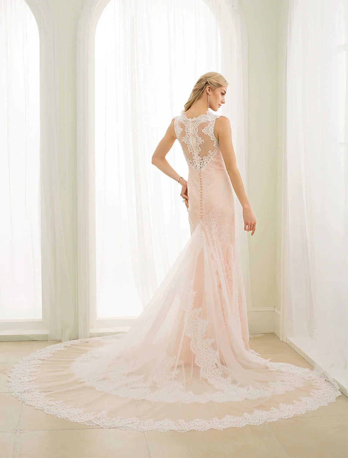 Wholesa Hall Wedding Dresses Mermaid / Trumpet Plunging Neck Sleeveless Chapel Train Lace Bridal Gowns With Buttons Appliques