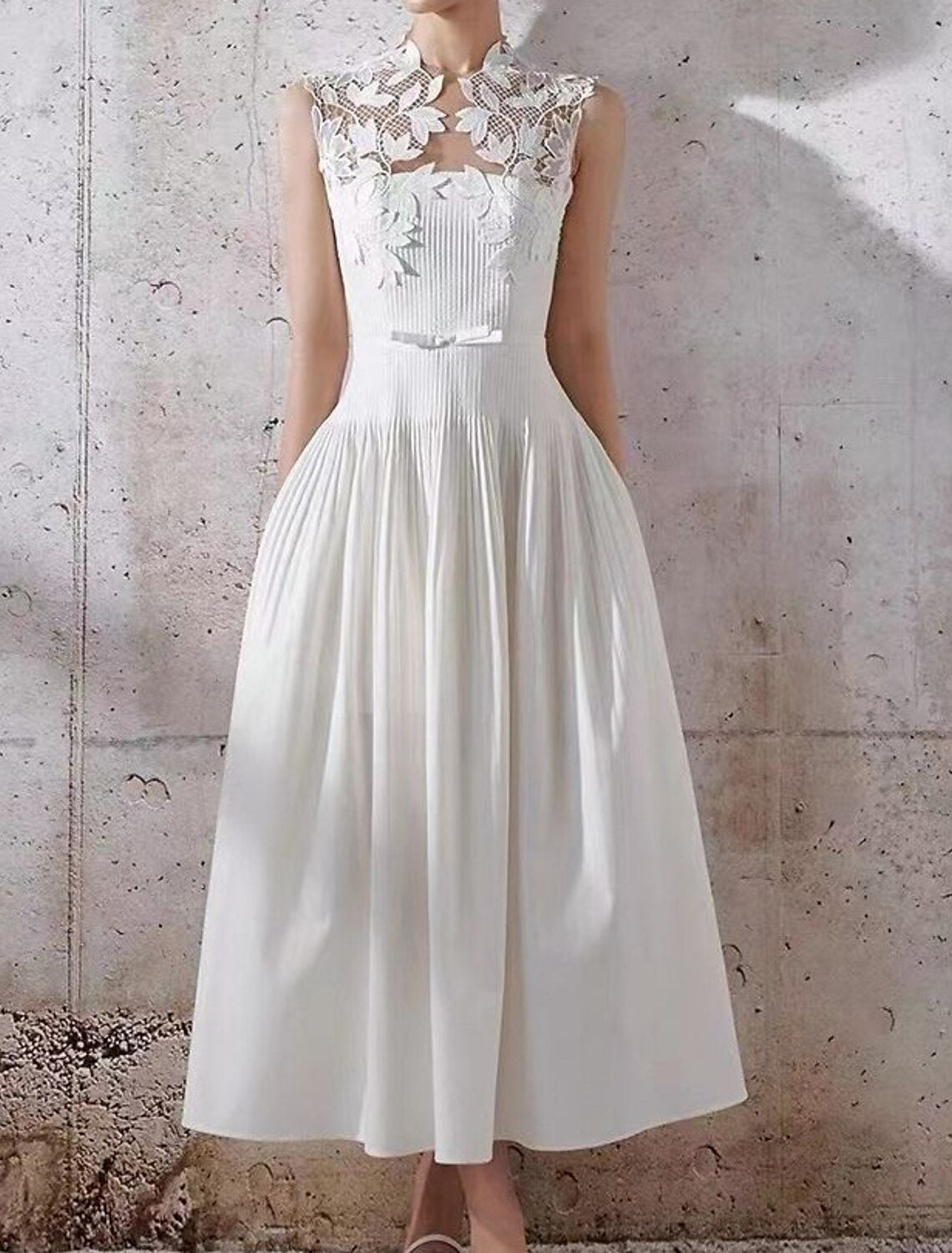 Wholesa Reception Little White Dresses Wedding Dresses A-Line Illusion Neck Sleeveless Tea Length Lace Bridal Gowns With Appliques Solid Color