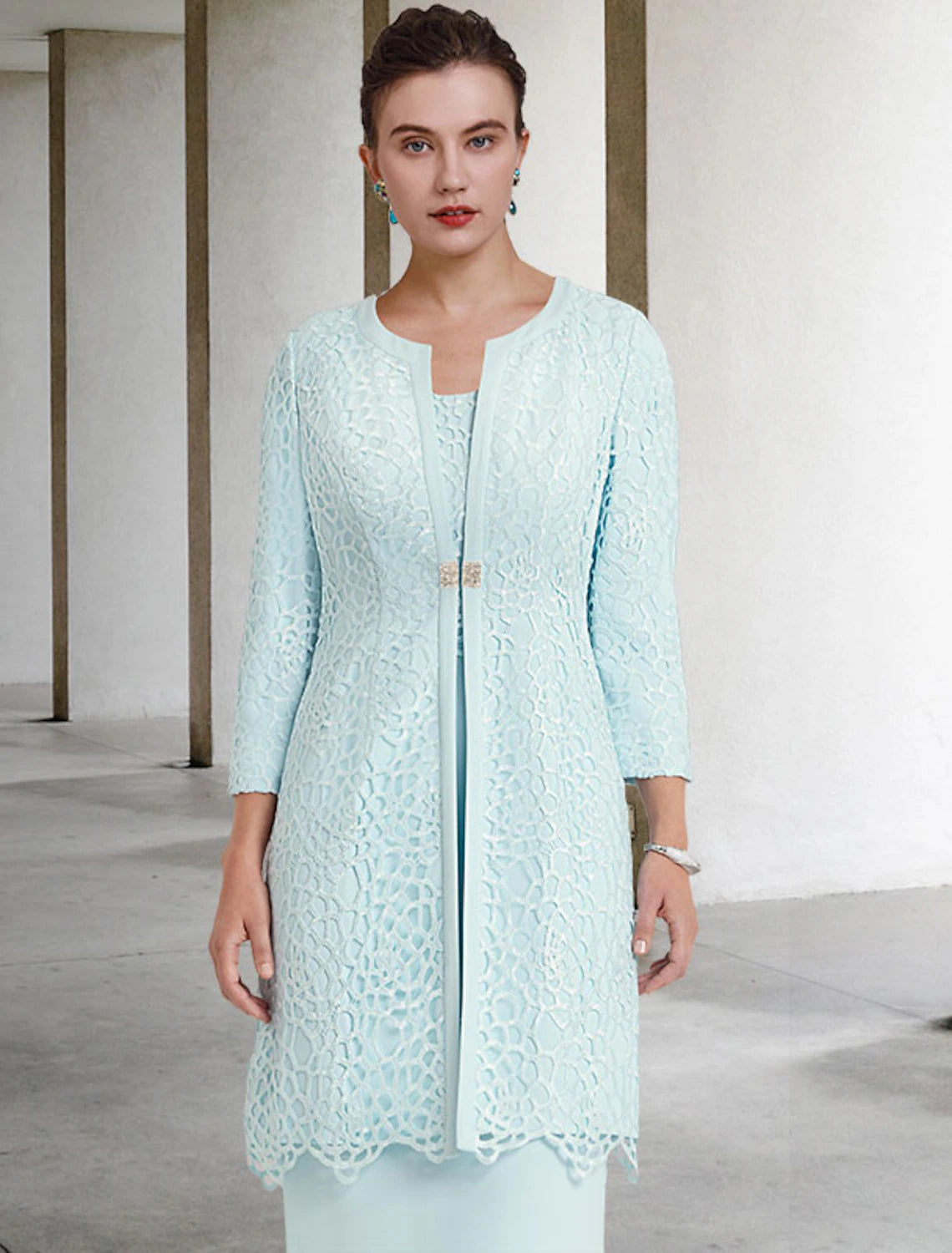 wholesale   Two Piece Sheath / Column Mother of the Bride Dress Church Elegant Jewel Neck Knee Length Lace Stretch Chiffon Half Sleeve Jacket Dresses with Crystal Brooch