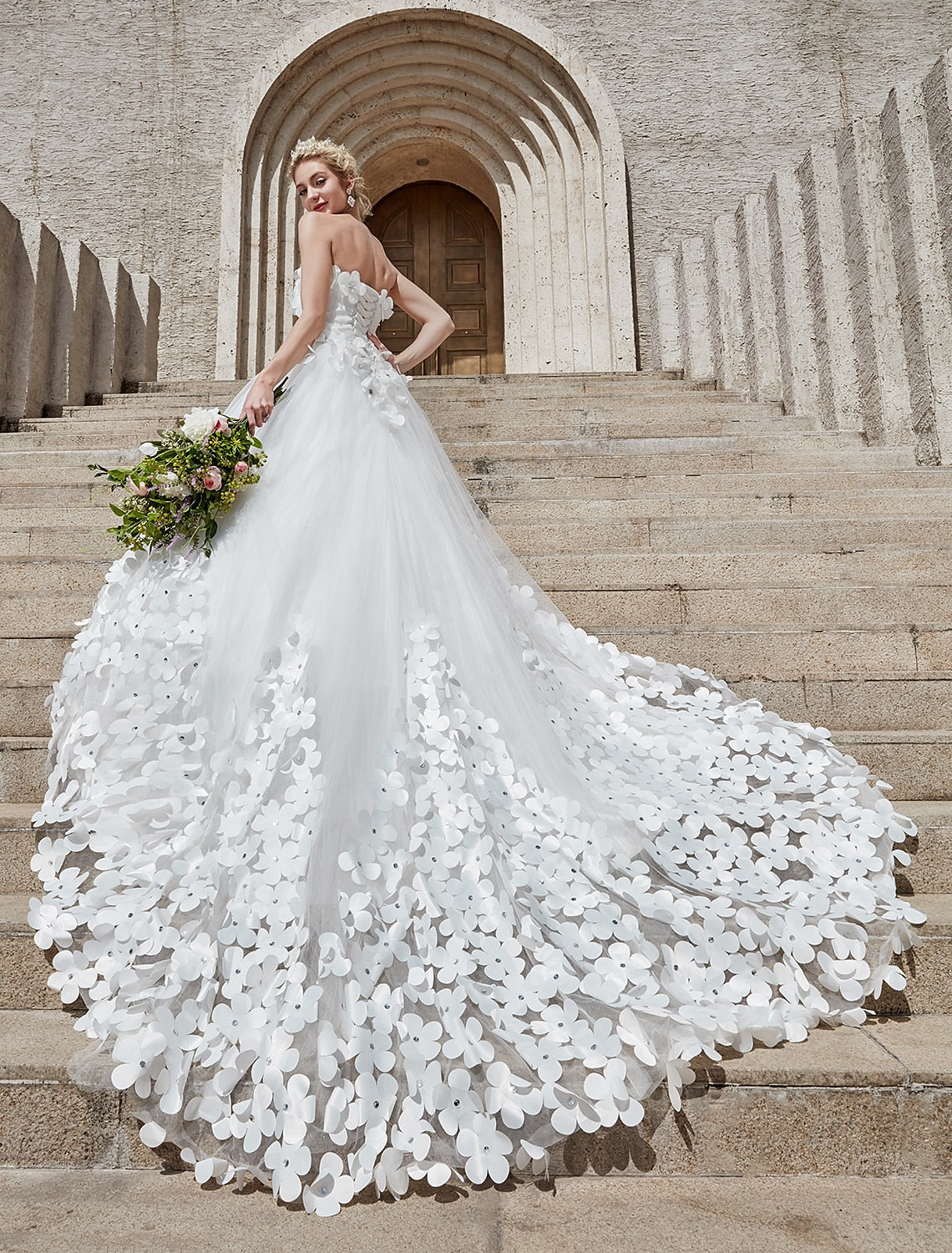 wholesale  Engagement Fall Formal Wedding Dresses Open Back Ball Gown Square Neck Strapless Chapel Train Lace Bridal Gowns With Crystals Flower Summer Wedding Party