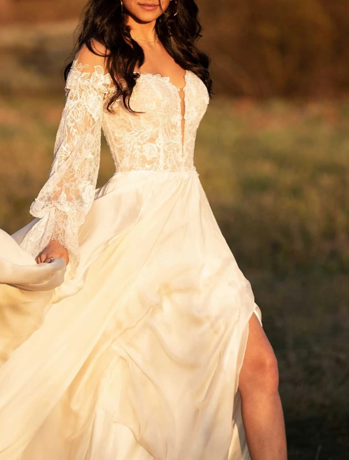 Wholesa Beach Boho Wedding Dresses A-Line Off Shoulder Long Sleeve Court Train Satin Bridal Gowns With Lace Insert