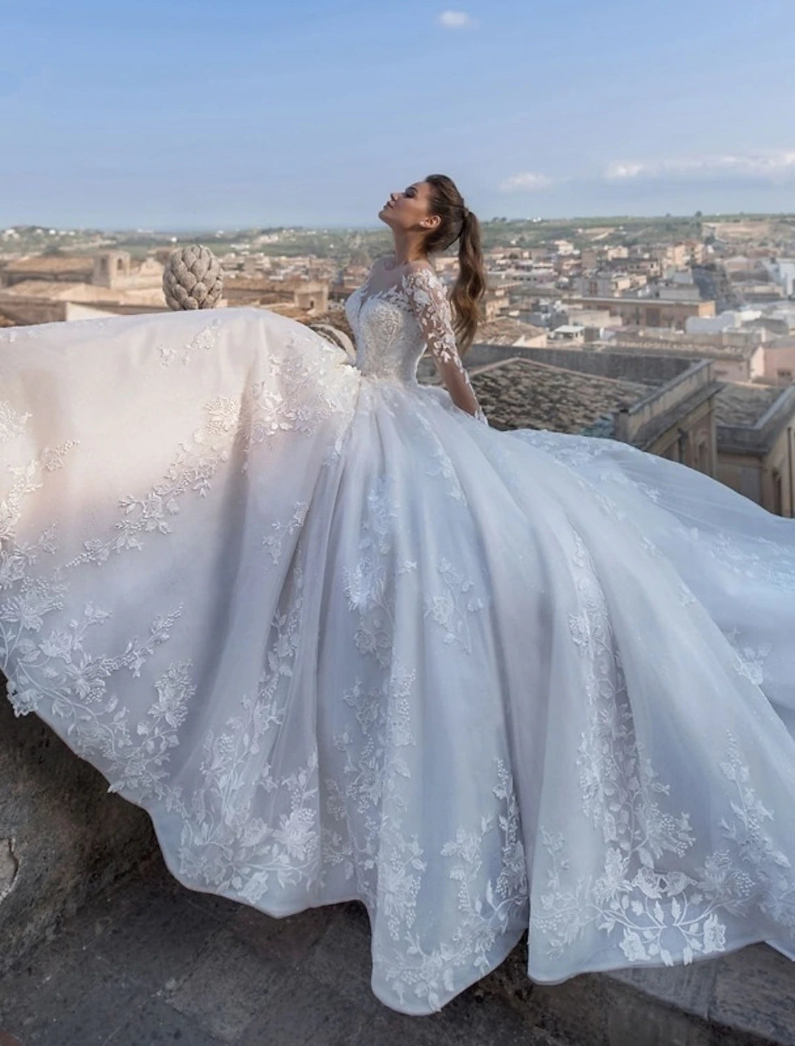 wholesale  Engagement Sexy Fall Formal Wedding Dresses Ball Gown V Neck Long Sleeve Chapel Train Lace Bridal Gowns With Appliques