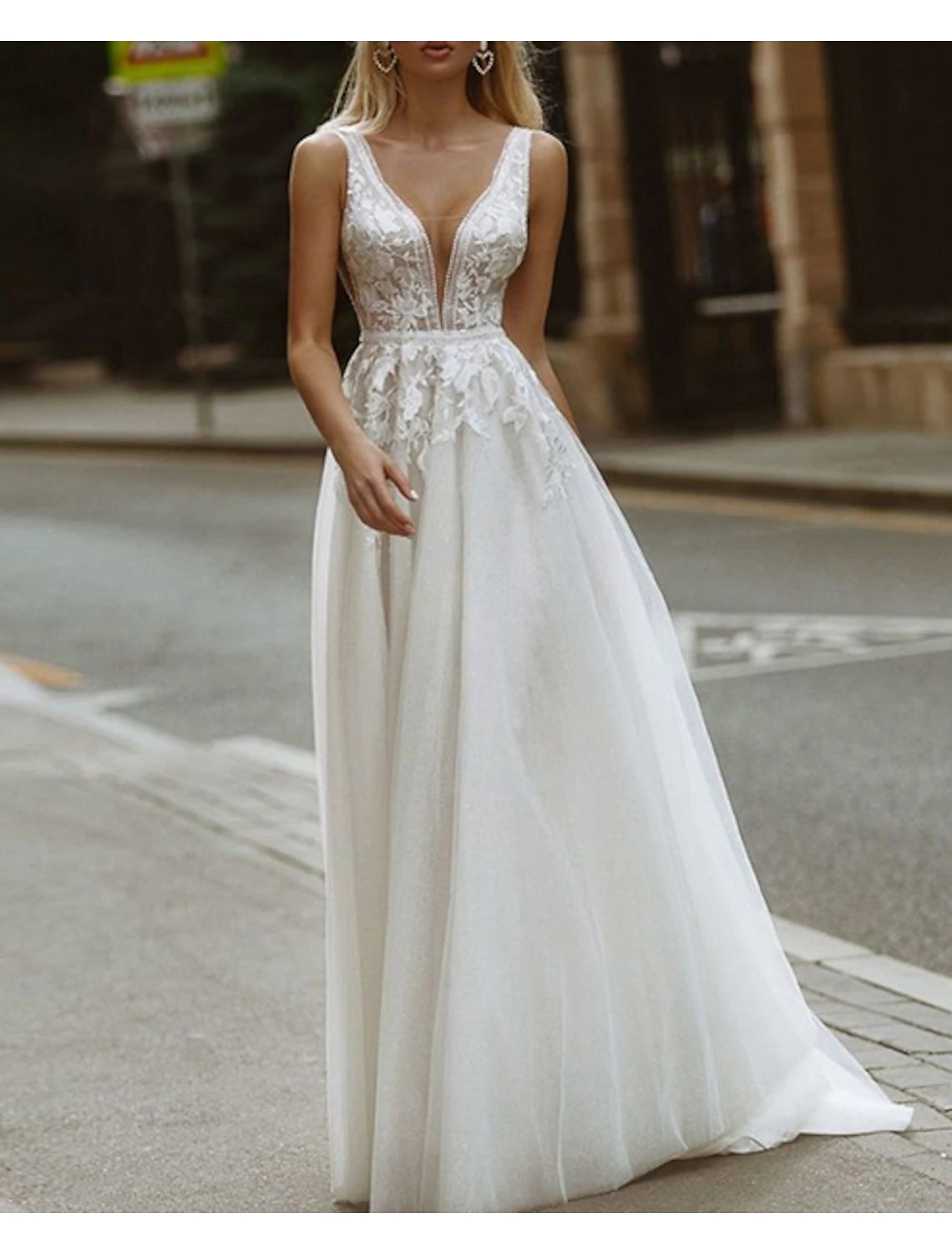 wholesale Beach Wedding Dresses A-Line V Neck Sleeveless Sweep / Brush Train Lace Bridal Gowns With Appliques