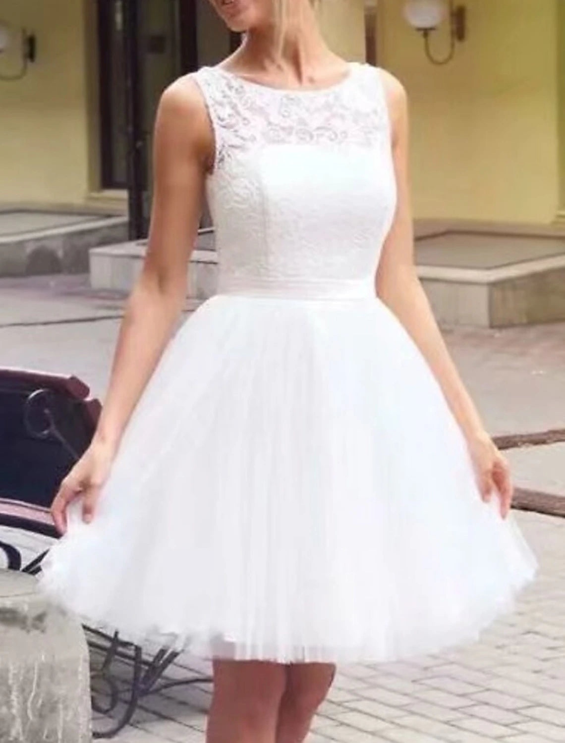 wholesale  Reception Little White Dresses Wedding Dresses A-Line Scoop Neck Sleeveless Knee Length Lace Bridal Gowns With Appliques Solid Color