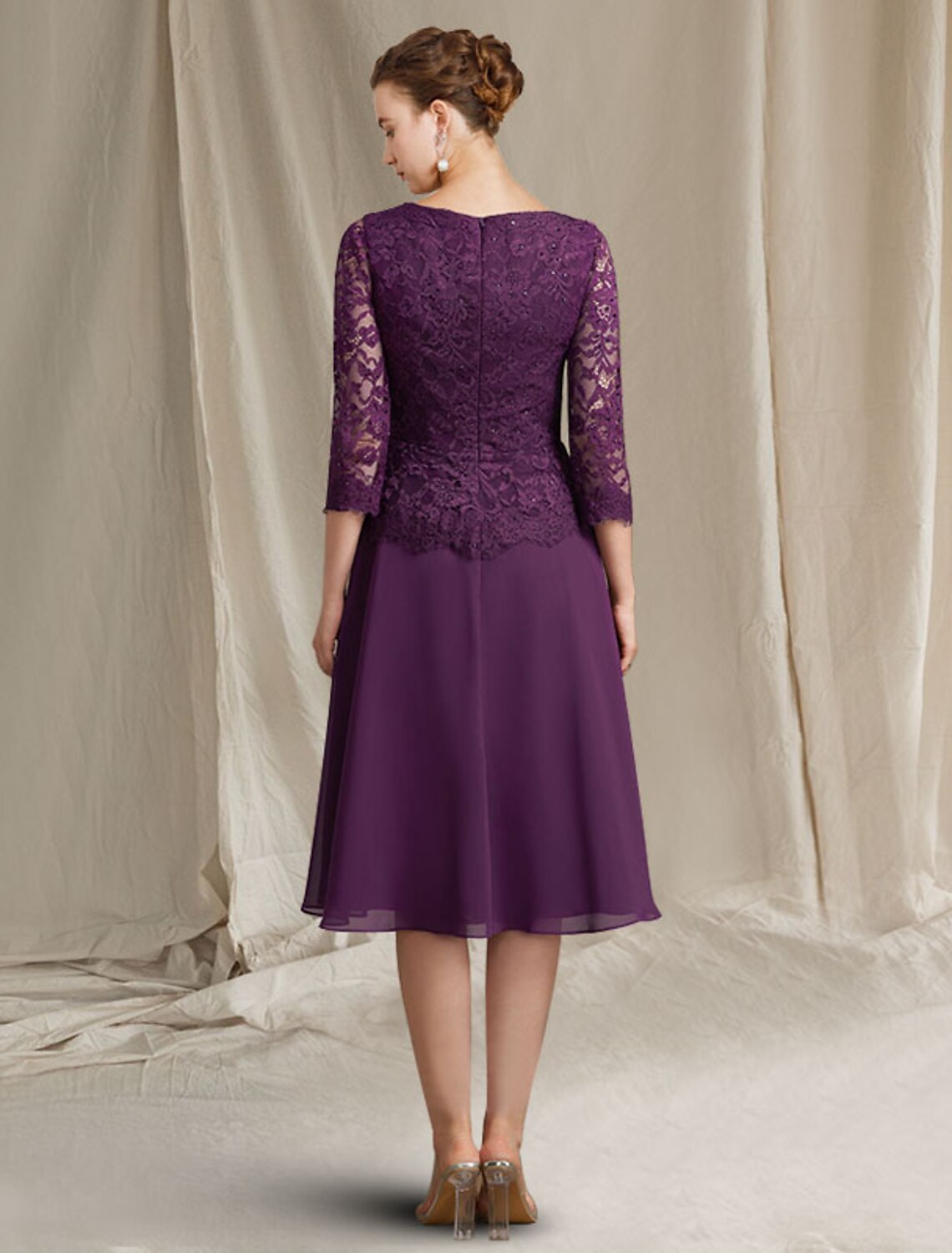 wholesale   A-Line Mother of the Bride Dress Plus Size Elegant V Neck Knee Length Chiffon Lace Short Sleeve with Appliques Solid Color