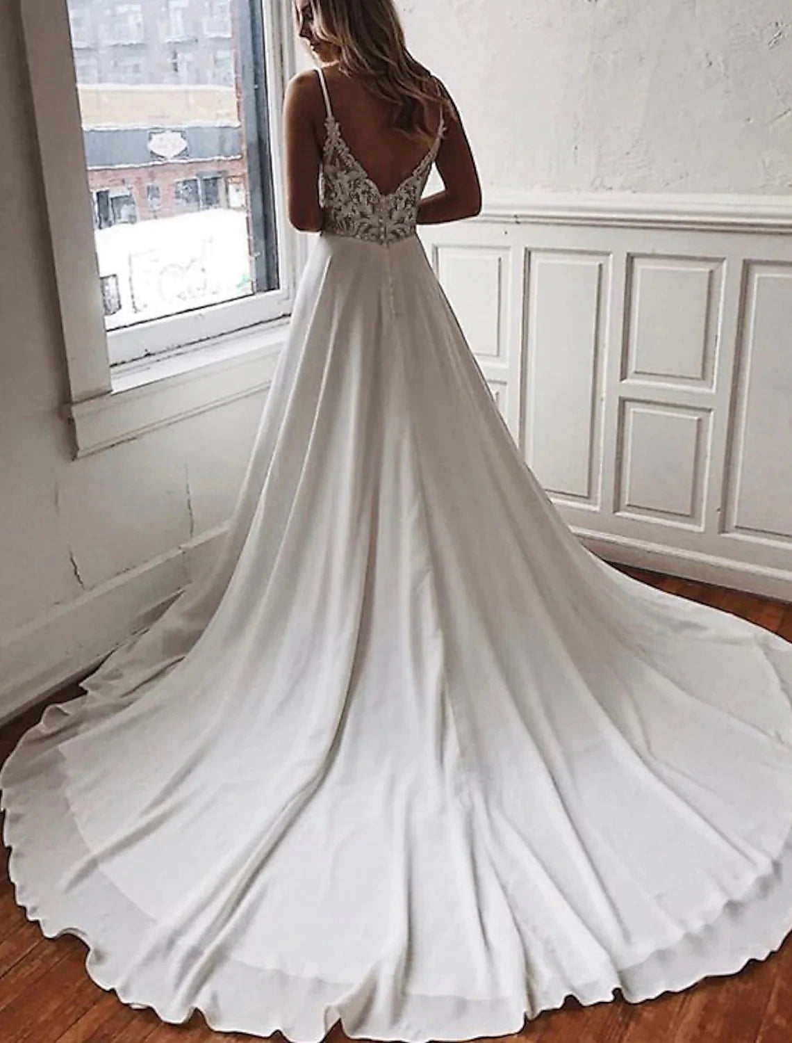 wholesale  Beach Open Back Boho Wedding Dresses A-Line Camisole V Neck Spaghetti Strap Chapel Train Chiffon Bridal Gowns With Appliques Solid Color