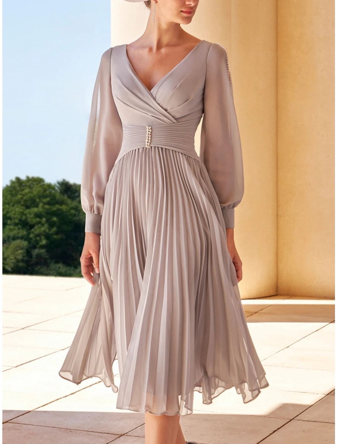 Wholesa A-Line Mother of the Bride Dress Wedding Guest Elegant Petite V Neck Knee Length Chiffon Long Sleeve with Crystals Ruching