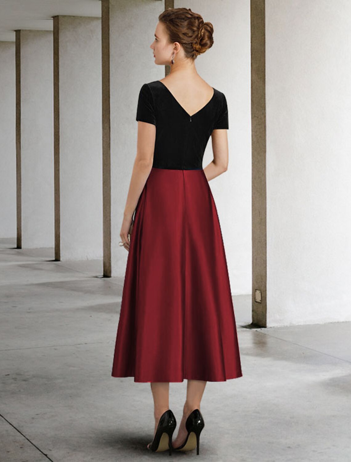 wholesale  A-Line Mother of the Bride Dress Elegant Jewel Neck Tea Length Satin Velvet Short Sleeve with Pleats Color Block