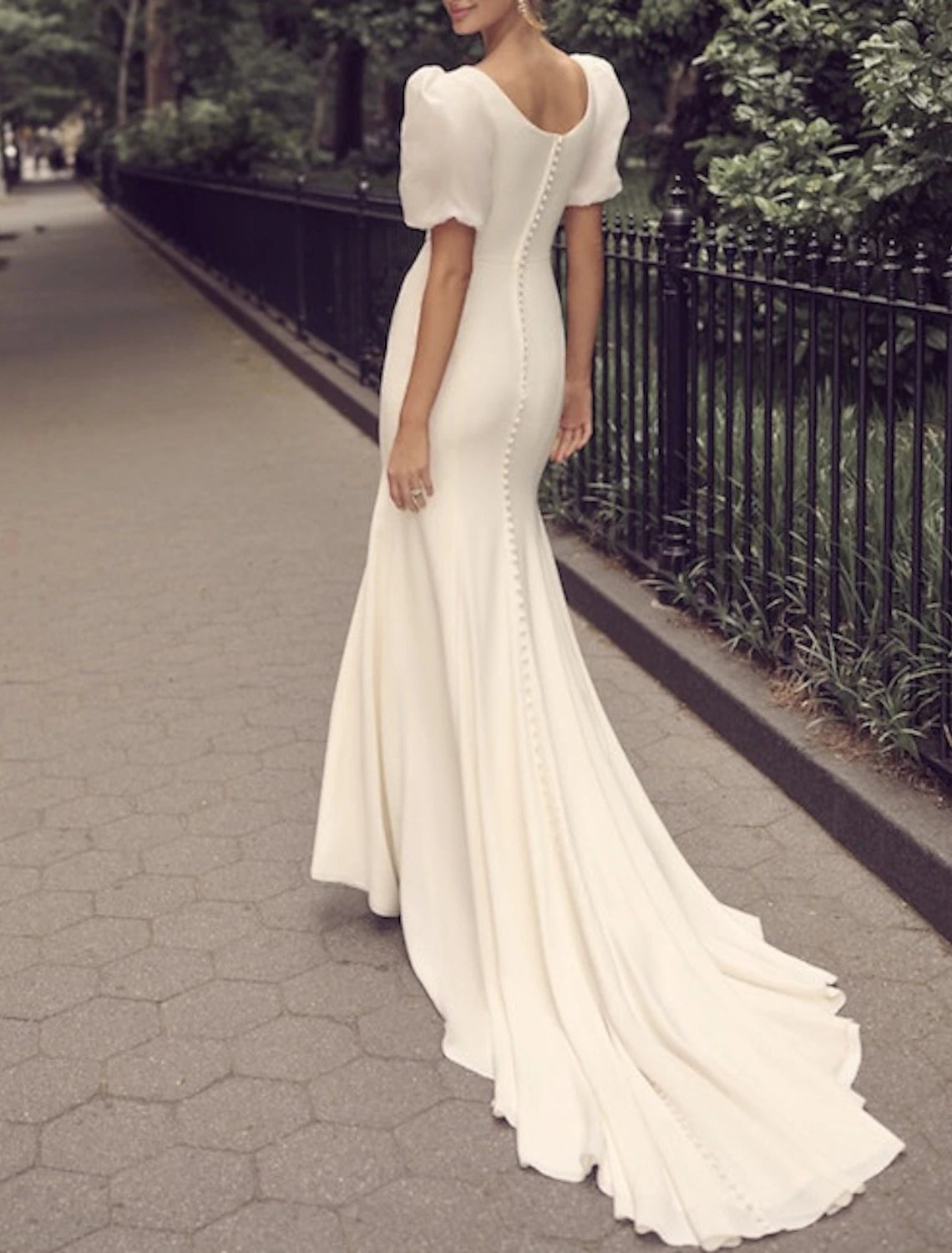 wholesale  Hall Casual Fall Wedding Dresses Mermaid / Trumpet Scoop Neck Short Sleeve Court Train Satin Bridal Gowns With Solid Color